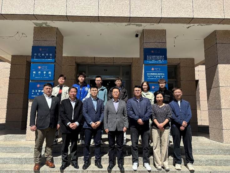 一群人站在墙边 AI 生成的内容可能不正确。